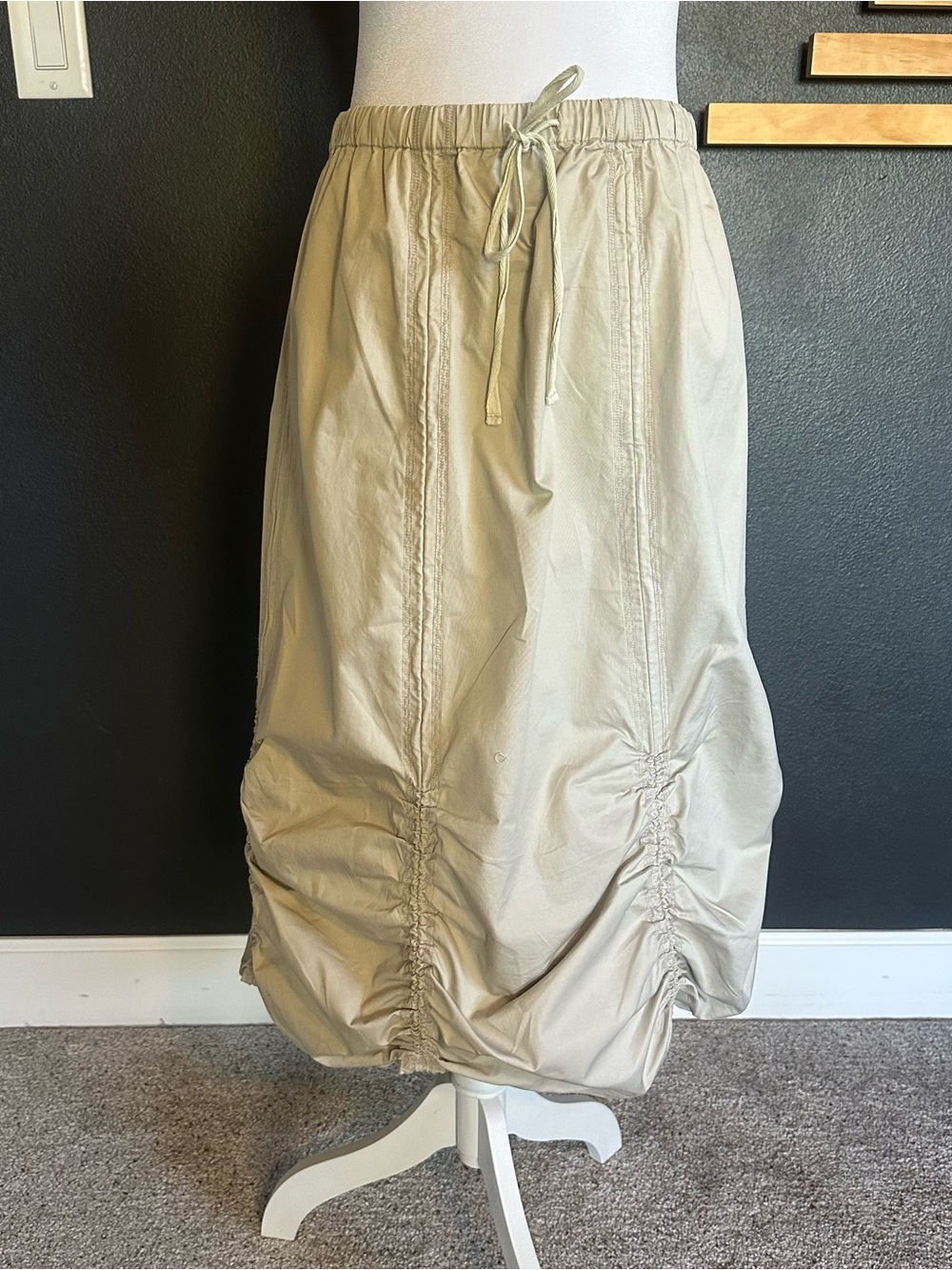 NICO Nomadic Traders Ruched Midi Skirt
Size 10 - Picture 2 of 7